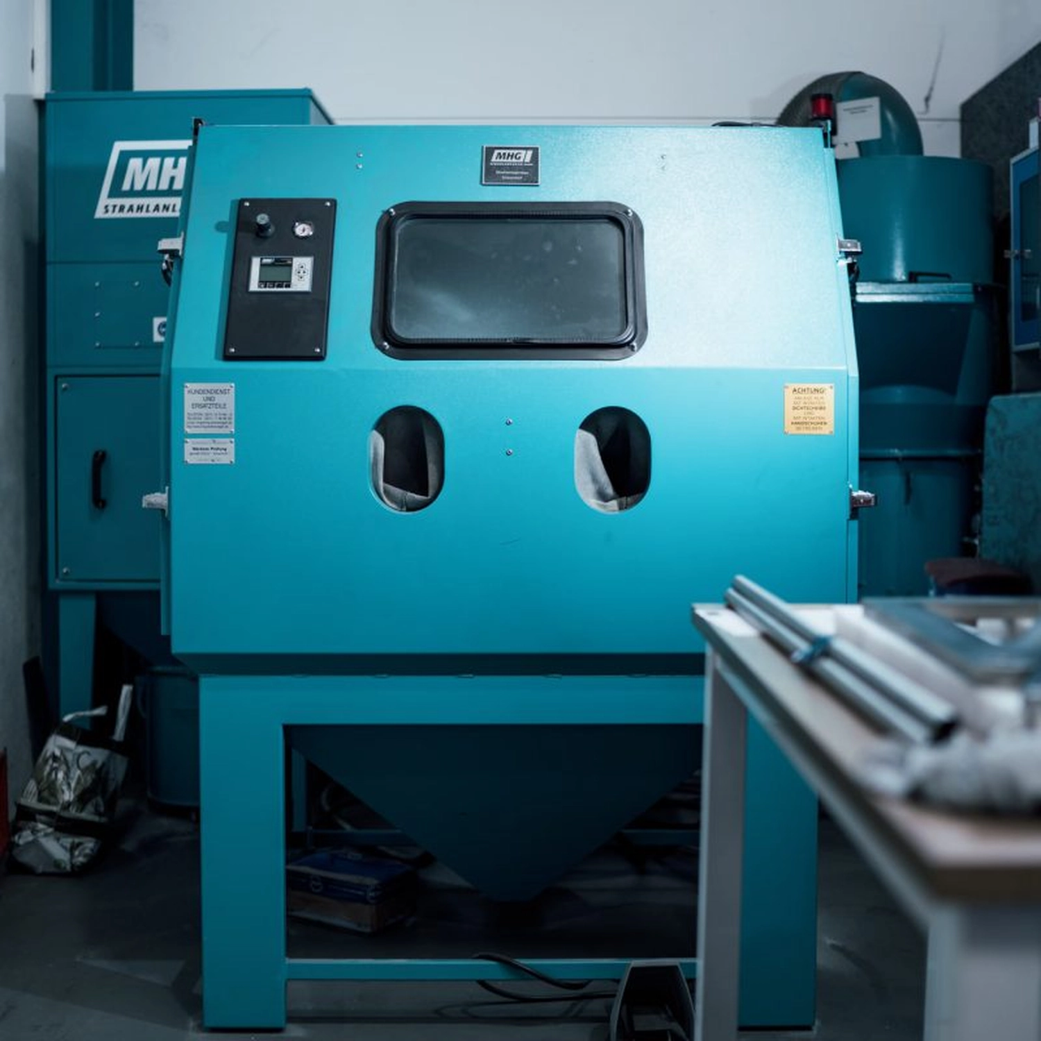 Phoenix Industry Solutions - Blechbearbeitung & Laserschweißen - Handstrahlkabine - SMG 160 S/D