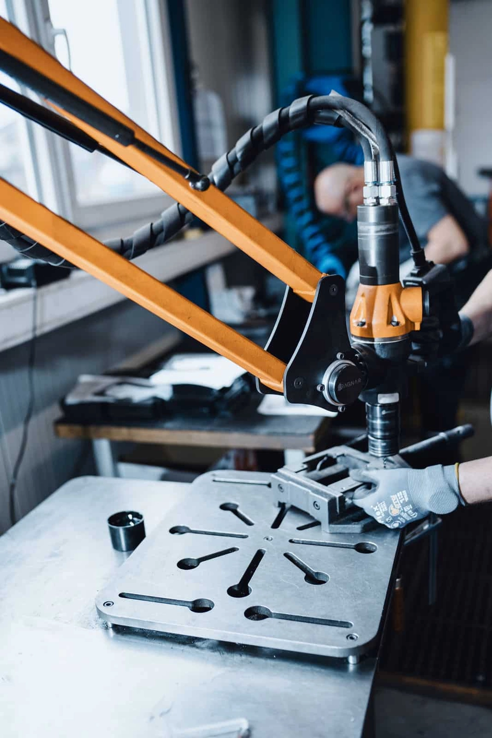 Phoenix Industry Solutions - Blechbearbeitung & Laserschweißen - Ragnar hydr 5-24 gewindeschneidmaschine