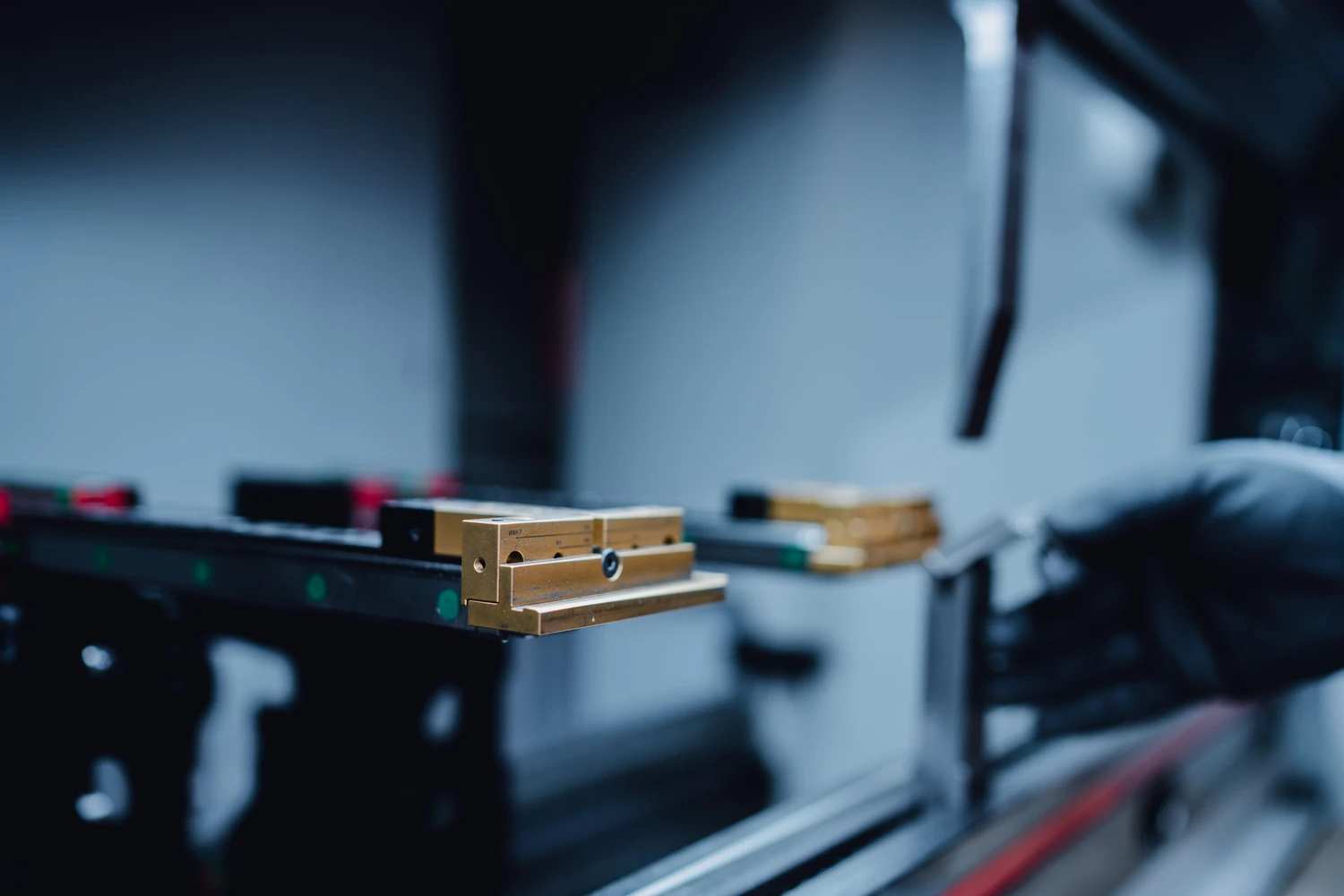 Phoenix Industry Solutions - Blechbearbeitung & Laserschweißen - Baugruppenmontage