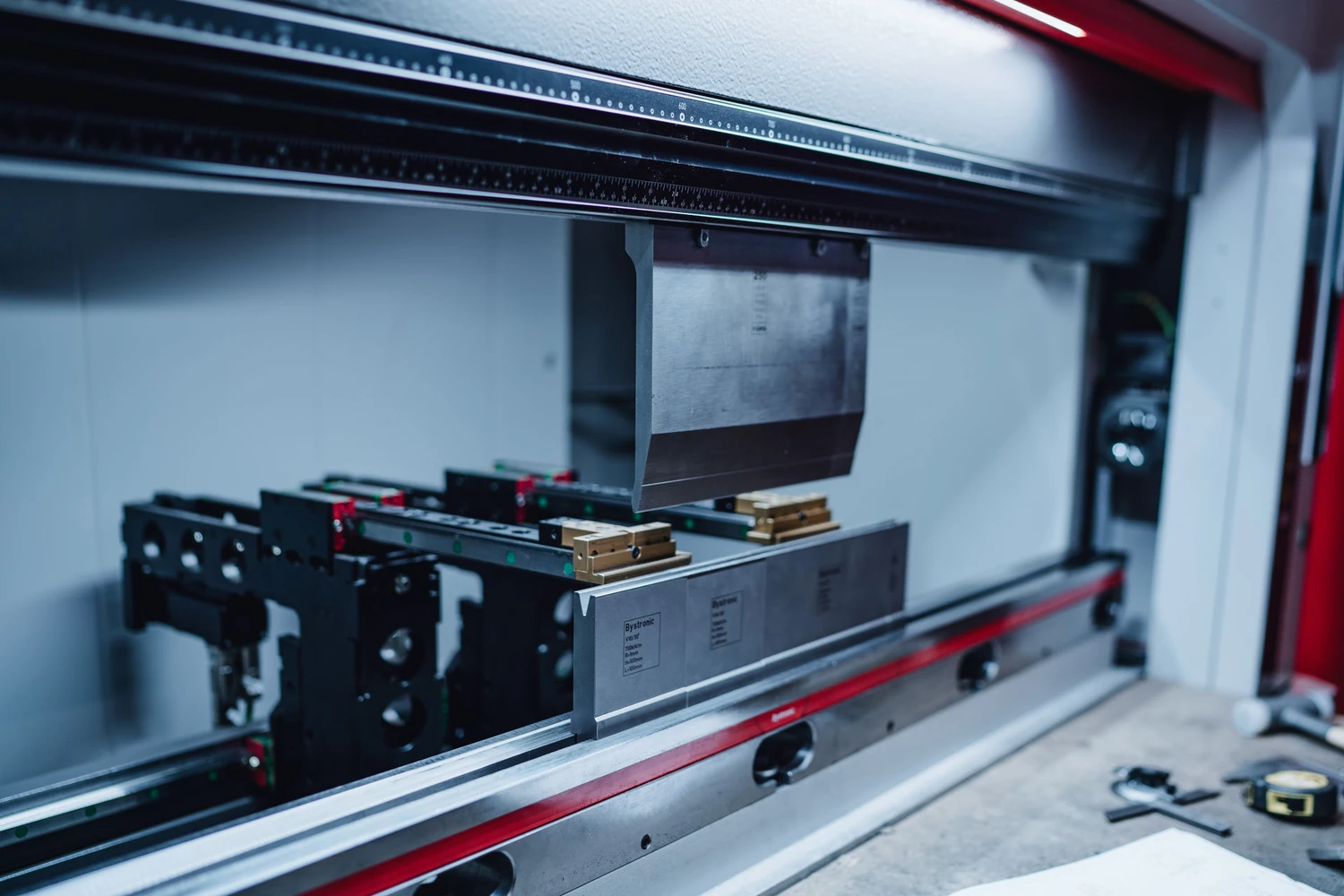 Phoenix Industry Solutions - Blechbearbeitung & Laserschweißen - Industriemaschine