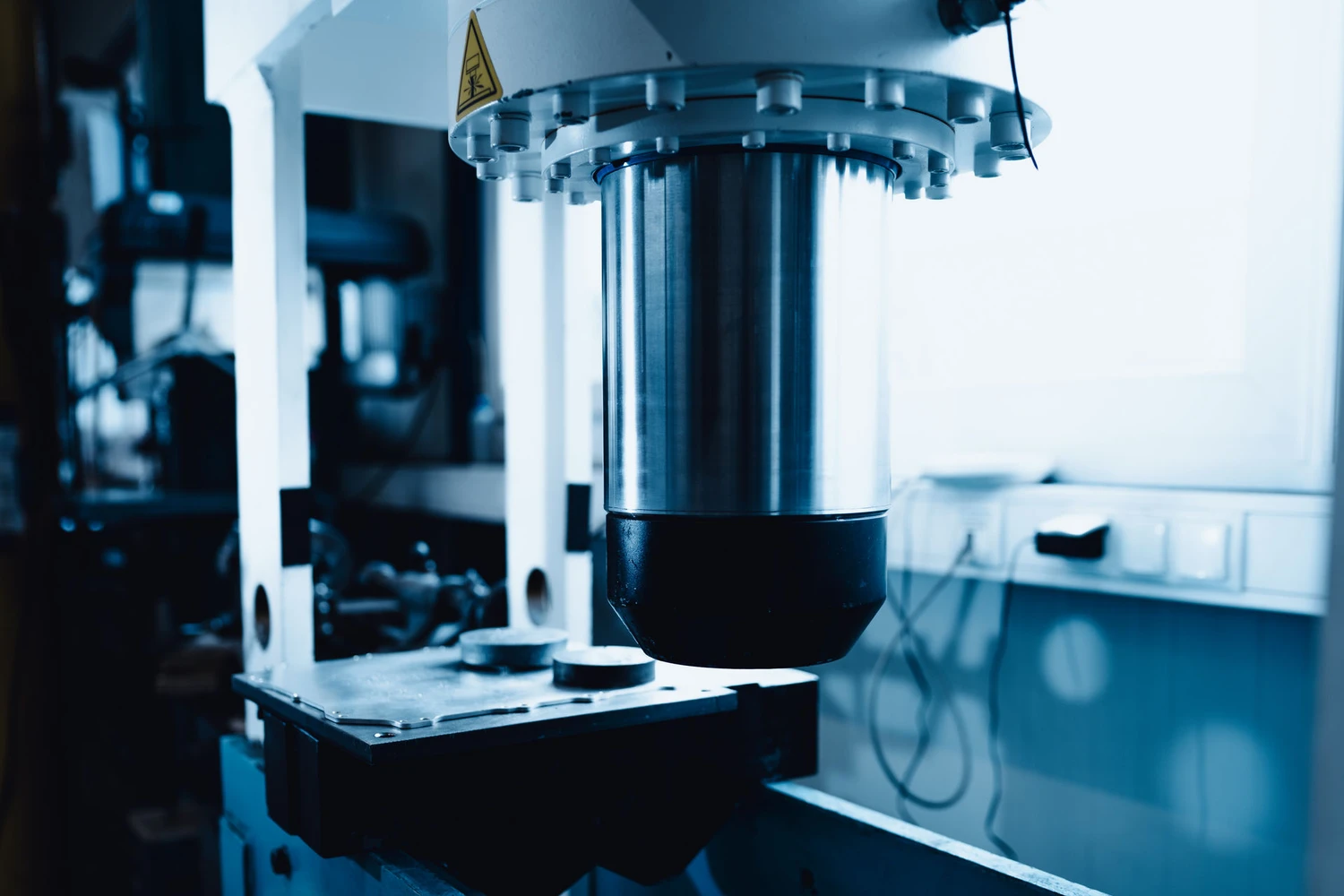 Phoenix Industry Solutions - Blechbearbeitung & Laserschweißen - Werkstattpresse – hydraulisch