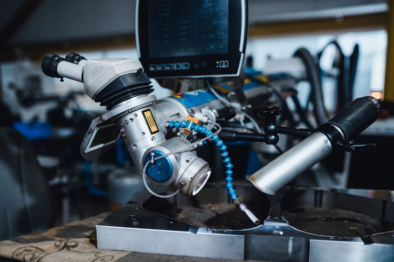 Phoenix Industy Solutions - Blechbearbeitung & Laserschweißen - Industriemaschine