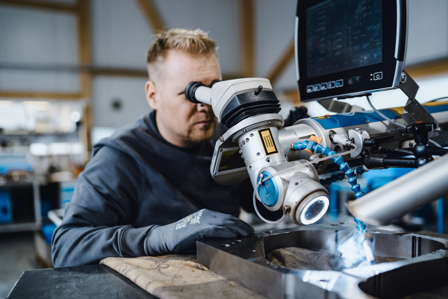 Phoenix Industy Solutions - Blechbearbeitung & Laserschweißen - Laserschweißmaschine