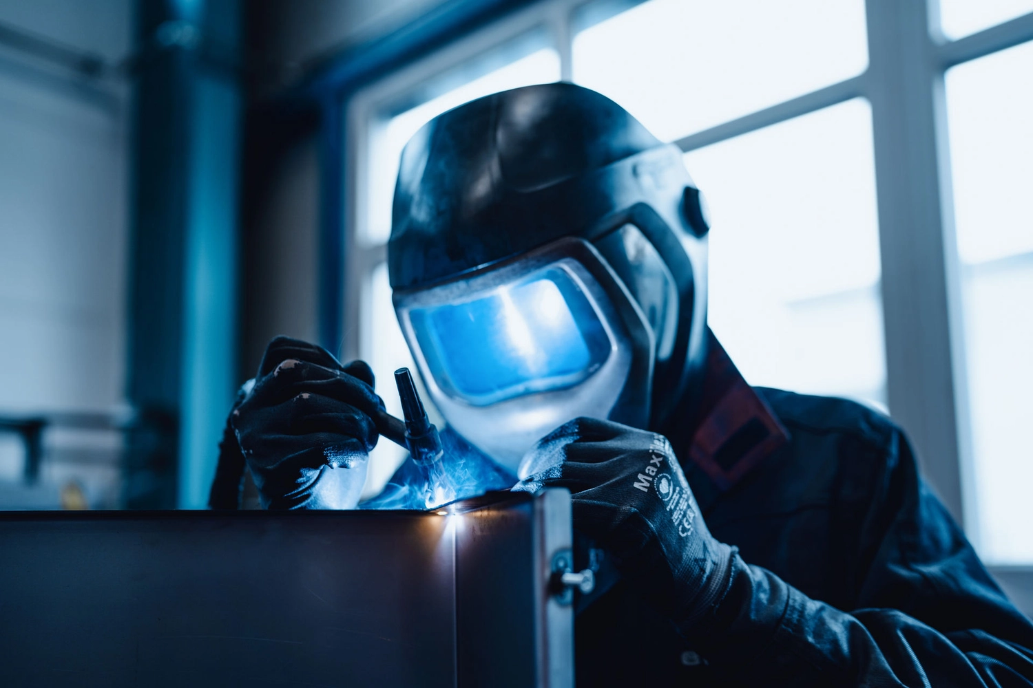 Phoenix Industry Solutions - Blechbearbeitung & Laserschweißen - Metallmaschine