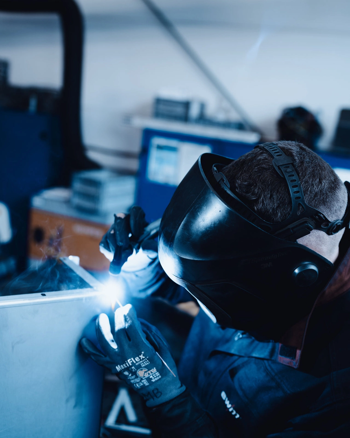 Phoenix Industry Solutions - Blechbearbeitung & Laserschweißen - Metallmaschine