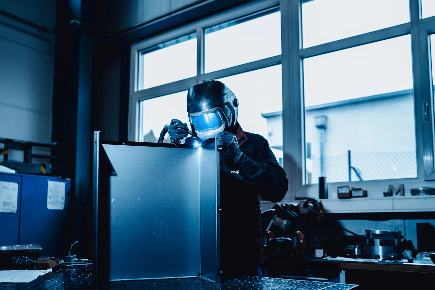 Phoenix Industry Solutions - Blechbearbeitung & Laserschweißen - Metallmaschine